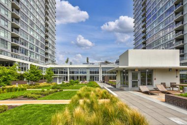 Çağdaş açık hava Parkı sunan geniş lounge alanı ve açık oturma alanları Seattle manzarasında. Kuzeybatı, ABD