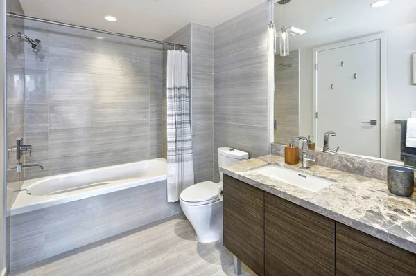 Design Salle Bain Moderne Élégant Avec Meuble Vanité Marbre Carrelage — Photo