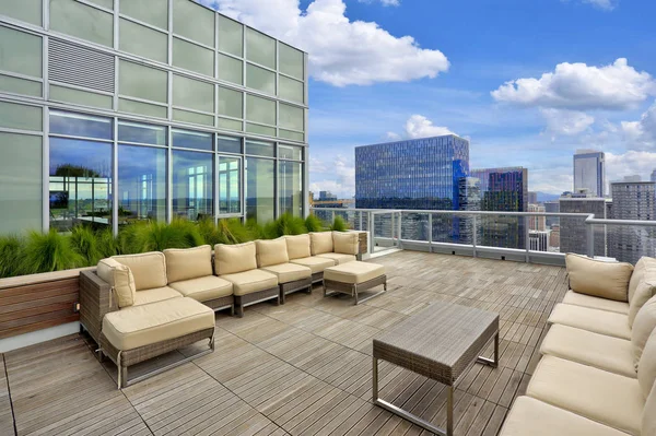Edifício Apartamentos Luxo Exterior Com Sky Lounge Telhado Northwest Eua — Fotografia de Stock
