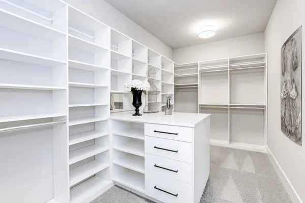 Grande Guarda Roupa Branco Moderno Casa Luxo — Fotografia de Stock