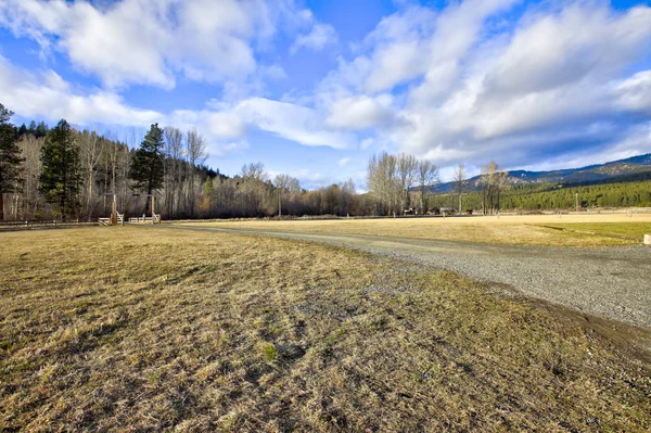 Omheind Boerderij Veld Met Schilderachtige Landschap Noordwesten Verenigde Staten — Stockfoto