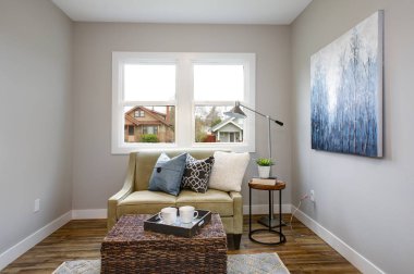 Rahat oturma alanı rattan gövde sehpa ve Fildişi bir kanepe yastık ile tepesinde