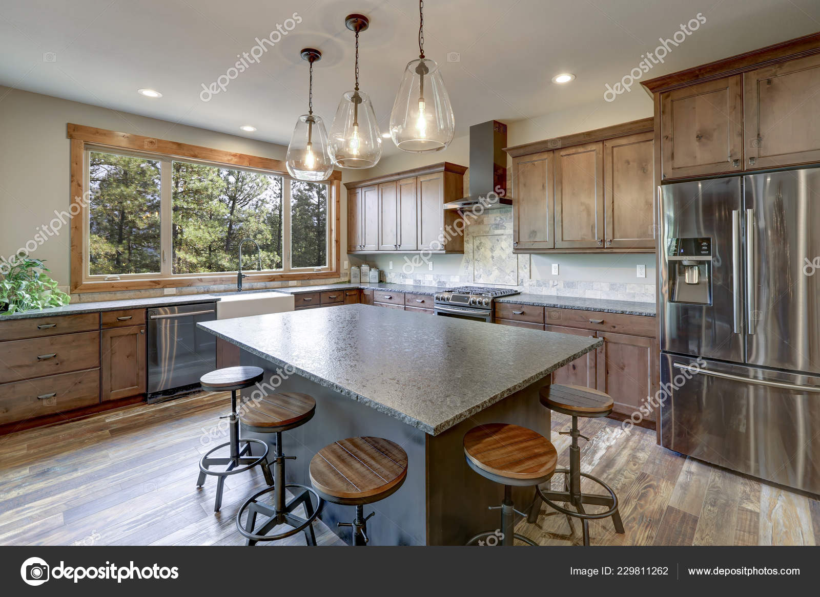 Lujoso Diseño Cocina Planta Abierta Con Gran Isla Central Encimeras — Foto  de stock #229811262 © iriana88w, image size:1600x1166