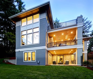 Modern ev dış lwith basın'ı Kuzey Amerika banliyölerinde peyzaj