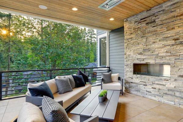 Luxury Modern House Exterior Covered Patio Boasting Stone Fireplace Cozy — стоковое фото