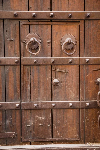 Amer Fort. Jaipur, Raja adam Singha.In Kuzey banliyösünde Lake Maota arkasında kayalık bir tepe tepe üzerinde müstahkem villası.