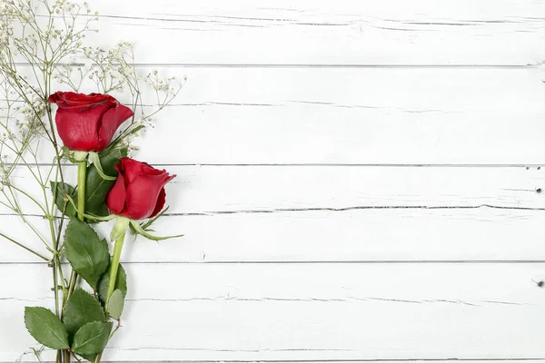 Rosas Vermelhas Tábuas Madeira Velhas Com Espaço Cópia — Fotografia de Stock