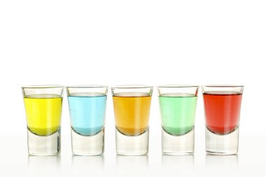 beyaz üzerine beş renkli çekim yakın çekim