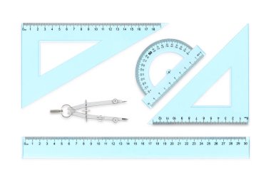 şeffaf Cetveller, iletki ve üzerinde beyaz izole pergel 