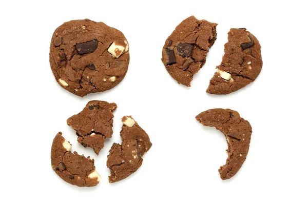 Biscoitos Chocolate Inteiros Quebrados Branco — Fotografia de Stock