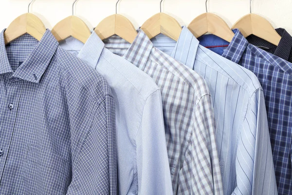 Коллекция Синих Рубашек Вешалках Мужская Мода — стоковое фото