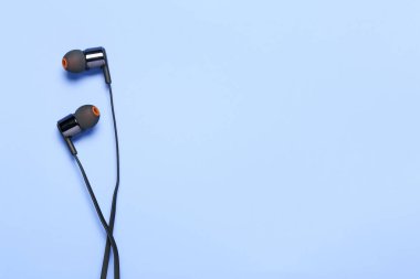 Camgöbeği yüzeyi kopya alanı ile modern kulaklık