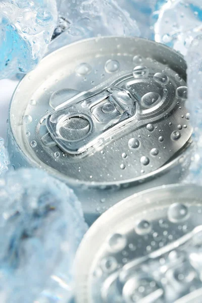 Lata Refresco Cerveza Con Hielo Vista Superior Primer Plano —  Fotos de Stock