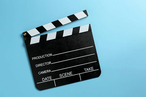 Plano Leigos Imagem Clapperboard Branco Superfície Azul — Fotografia de Stock