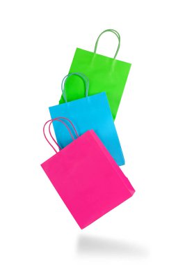 Beyazlara izole edilmiş renkli alışveriş torbaları, alışveriş konsepti