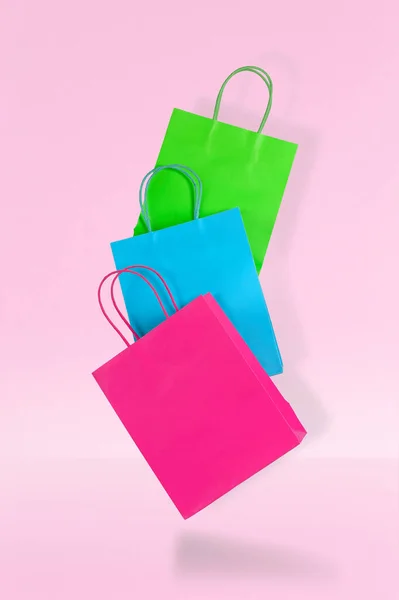 粉色背景的彩色购物袋 购物概念 — 图库照片