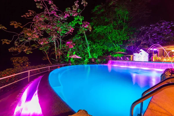 Calm Swimming Pool Glowing Lights Reflecting Tropical Trees Darkened Night — Stock Photo, Image