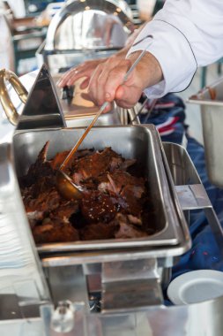 Huckleberry Barbekü sosu üzerine ihale pişmiş domuz kaburga bir şenlikte ilişkinizin bir şef.