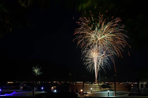 Mooie Vierde Juli Vuurwerk Gloeiende Lake Coeur Alene Idaho Met — Stockfoto