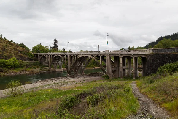 Миртль Крик Орегон Апреля 2014 Мост Через Реку Южный Умпкуа — стоковое фото