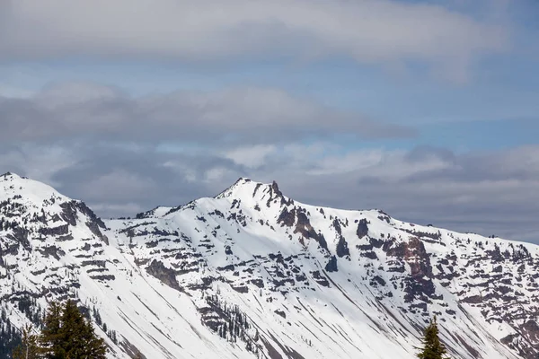 Watchman Peak Izquierda Hillman Peak Derecha Todavía Cubierto Nieve Principios —  Fotos de Stock