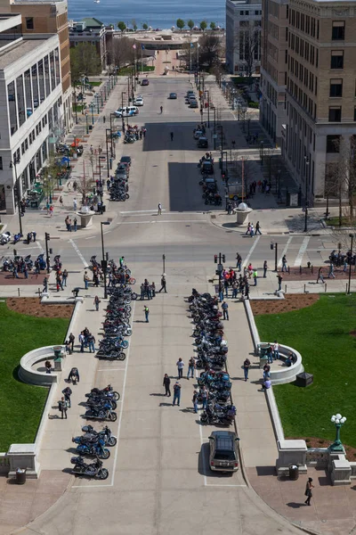 Медісон Штат Вісконсін Травня 2014 Група Мотоциклів Припарковані Столицю Будівлі — стокове фото