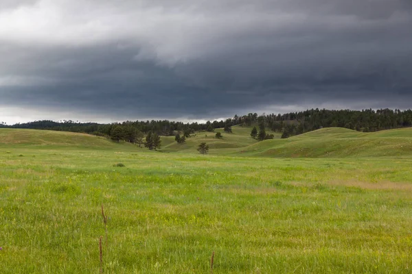 Rolling Hills com nuvens de tempestade — Fotografia de Stock