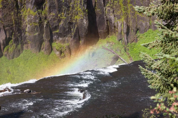 Een Regenboog Mist Van Upper Mesa Falls Als Het Een — Stockfoto