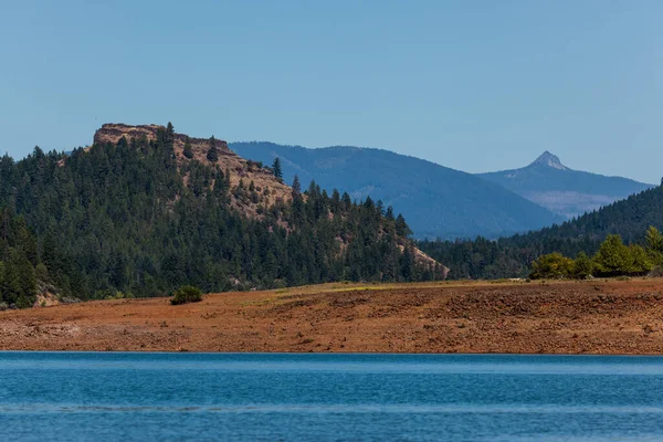 Olhando Através Superfície Lost Creek Lake Para Stewart State Park — Fotografia de Stock