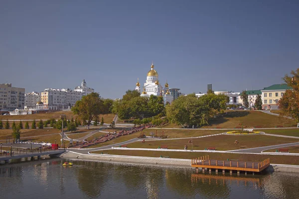 Centre de Saransk avec cathédrale — Photo