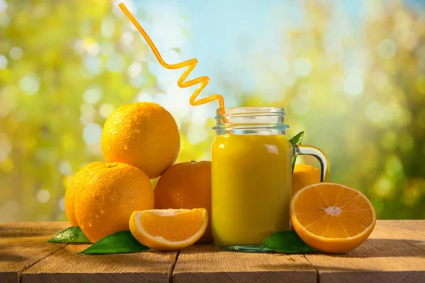 Zumo de naranja con frutas —  Fotos de Stock