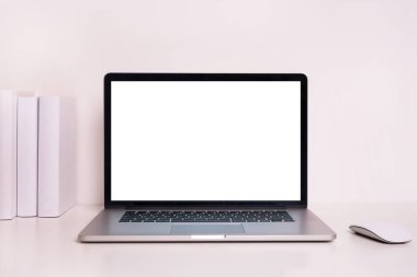 Beyaz masa dizüstü bilgisayar