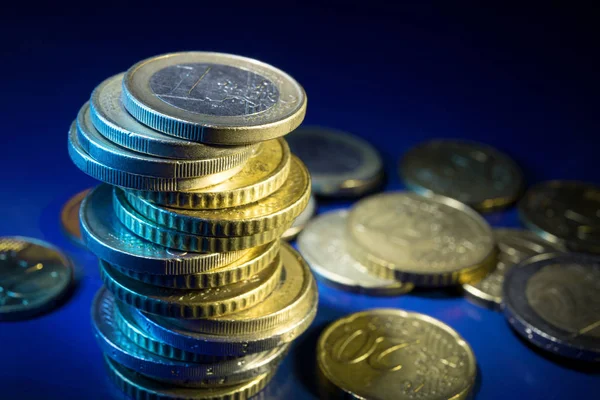 Monedas Euros Apiladas Sobre Fondo Azul —  Fotos de Stock