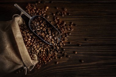 Kahve çekirdekleri torbada