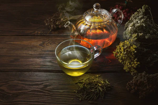 Hot tea in glass teapot — Stock Photo, Image