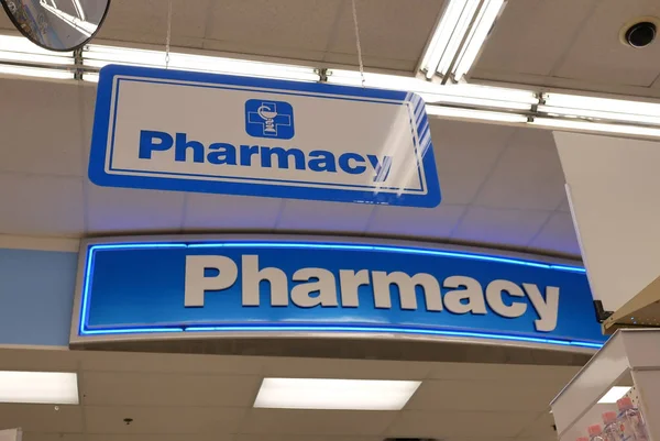 Close Pharmacy Sign Hanging Store — Stock Photo, Image
