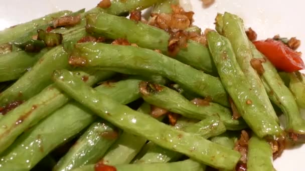中国レストラン内テーブルに緑豆の動き — ストック動画