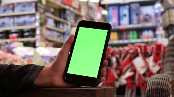 Motion People Holding Green Screen Phone Canadian Tire Store — Stock Video