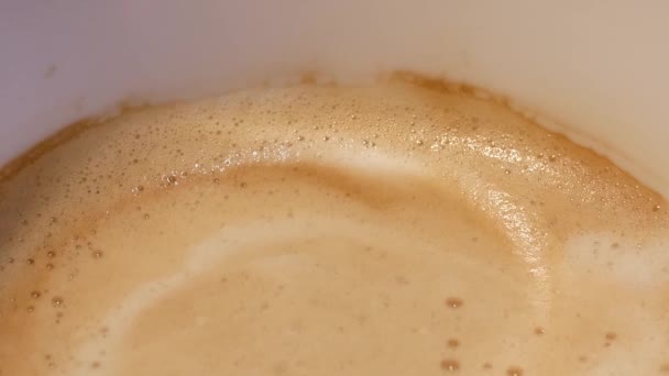 Topp Skott Hett Kaffe Med Bubblor Bord Inne Restaurang — Stockvideo