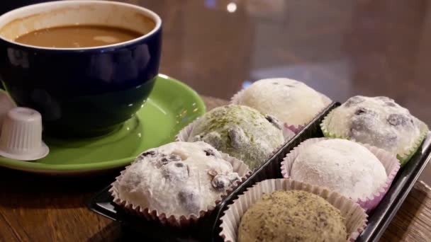 Movimento Café Quente Bolo Arroz Pegajoso Mesa Com Fundo Reflexão — Vídeo de Stock