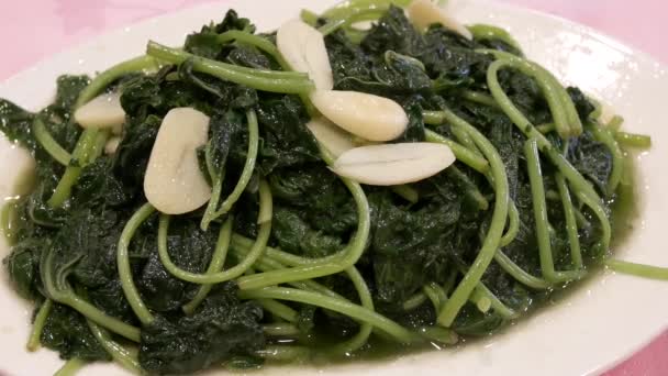 餐厅内的蔬菜和大蒜重汽运动 — 图库视频影像