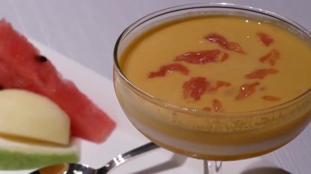 Bewegung Von Mangopudding Dessert Und Obst Shang Palast Restaurant — Stockvideo