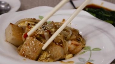 Şalgam kek dim sum Çin restoranı içinde hareket insan tava yemek kızarmış 