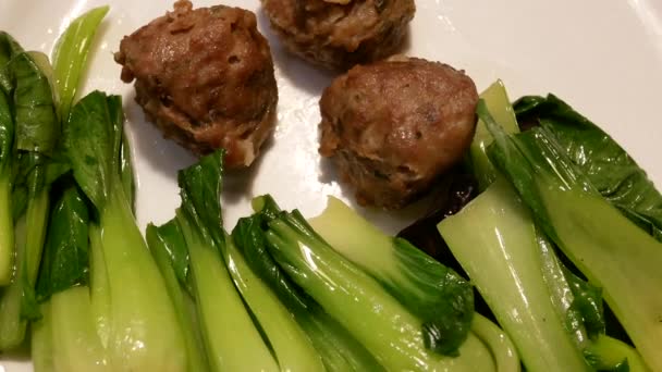 Obracanie Smażone Warzywo Meatball Wewnątrz Restauracja Chińska — Wideo stockowe