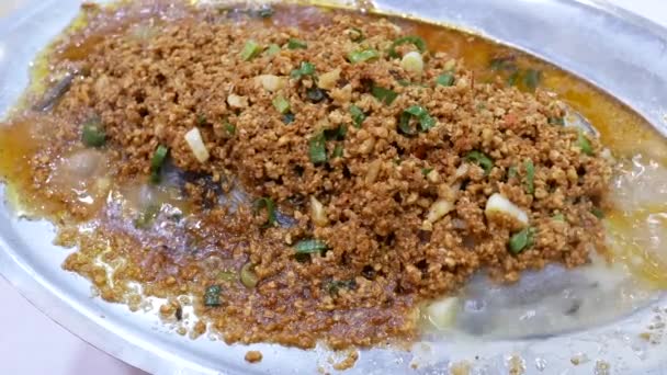 Buğulanmış Morina Lezzetli Crisbean Çin Restoranı Içinde Ağır Buhar Ile — Stok video