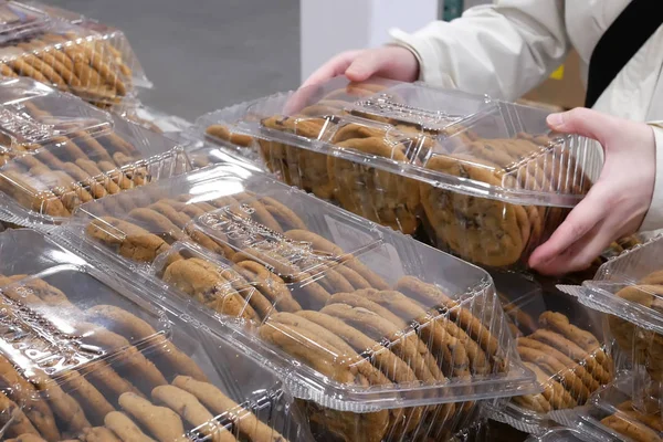 Beweging van mensen die cookie kopen in Costco Store — Stockfoto