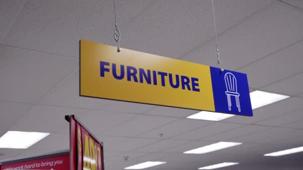 Cartel Movimiento Muebles Sección Equipos Para Hogar Dentro Tienda Walmart — Vídeo de stock