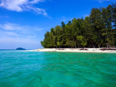 Koh Bulone ada su ve gökyüzü Satun, Tayland