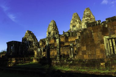 Harabe antik Phnom Bakheng tapınakta Siem Reap, Kamboçya