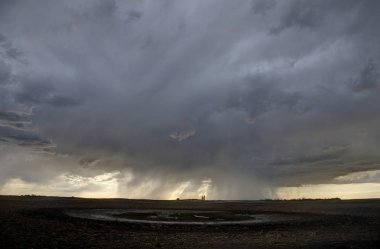 Çayır fırtına bulutları Kanada Saskatchewan yaz uyarılar